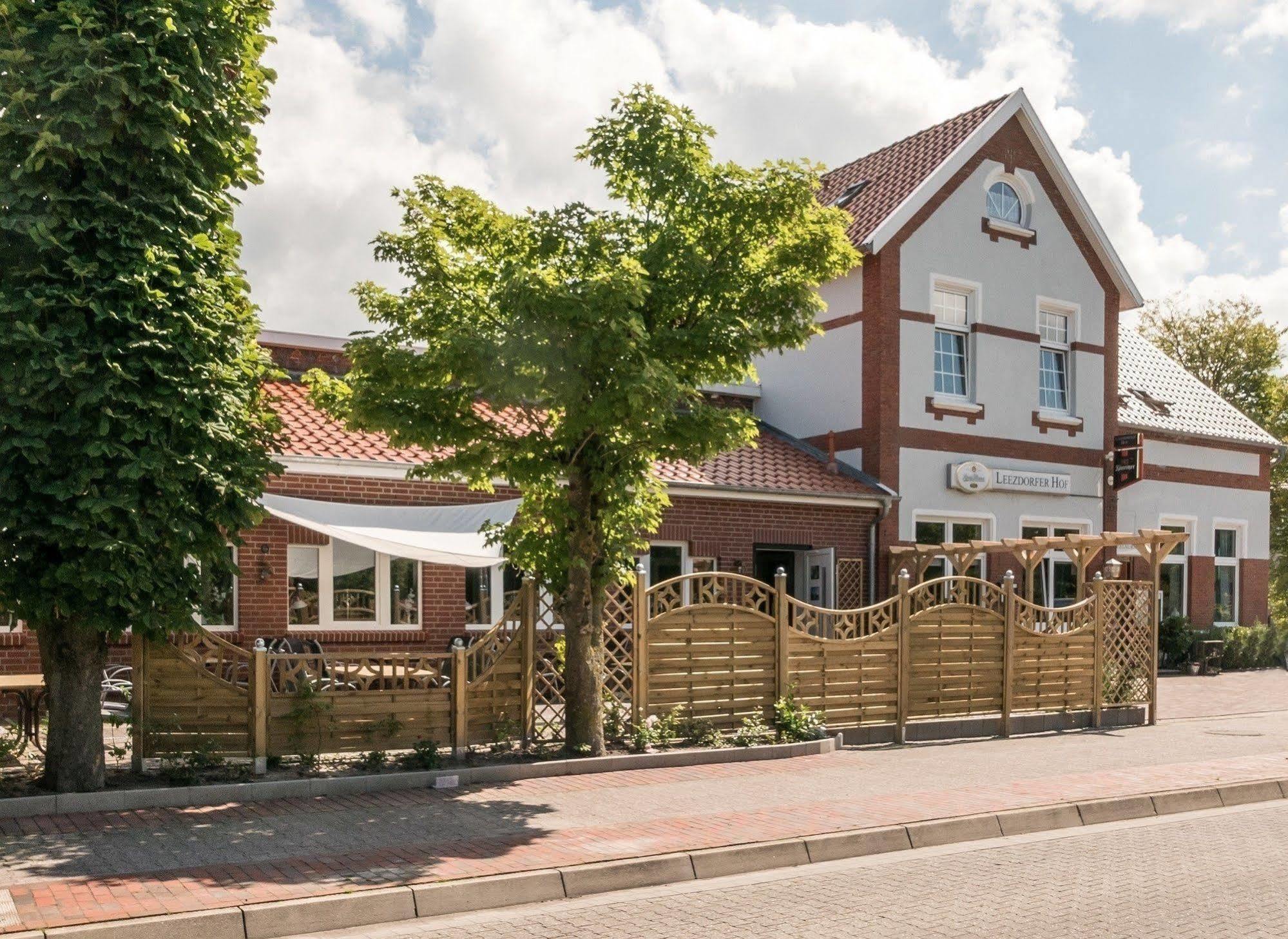 Leezdorfer Hof Hotel Exterior photo